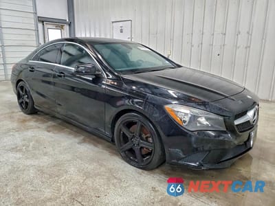 Czwarte zdjęcie samochodu z boku: 2015 MERCEDES-BENZ CLA 250 VIN:WDDSJ4EB4FN170581 - miniatura