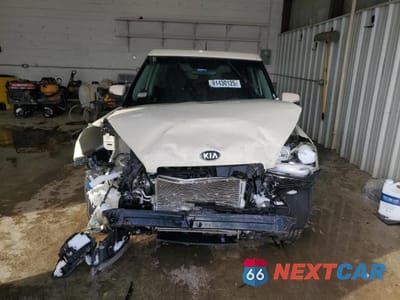 Piąte zdjęcie samochodu w środku: 2013 KIA SOUL + VIN:KNDJT2A64D7547862 - miniatura