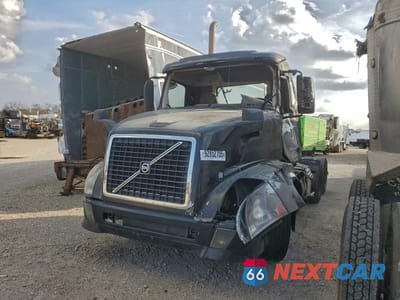 Drugie zdjęcie samochodu z przodu: 2014 VOLVO VNL SEMI TRUCK VIN:4V4NC9EG3EN161898 - miniatura