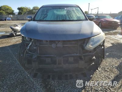 Piąte zdjęcie samochodu w środku: 2014 NISSAN ROGUE S VIN:5N1AT2MLXEC827968 - miniatura