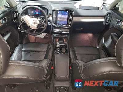 Zdjęcie 8 z 14 samochodu: 2023 VOLVO XC40 ULTIMATE VIN:YV4L12UA5P2054382 - miniatura