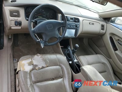 Zdjęcie 8 z 13 samochodu: 2000 HONDA ACCORD EX VIN:1HGCG3153YA016124 - miniatura