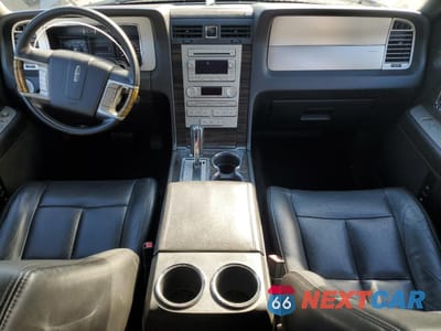 Zdjęcie 8 z 13 samochodu: 2010 LINCOLN NAVIGATOR VIN:5LMJJ2J56AEJ07543 - miniatura