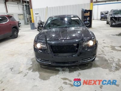 Piąte zdjęcie samochodu w środku: 2013 CHRYSLER 300 S VIN:2C3CCABT0DH518701 - miniatura
