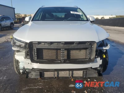 Piąte zdjęcie samochodu w środku: 2021 VOLVO XC40 T5 MOMENTUM VIN:YV4162UK4M2486524 - miniatura