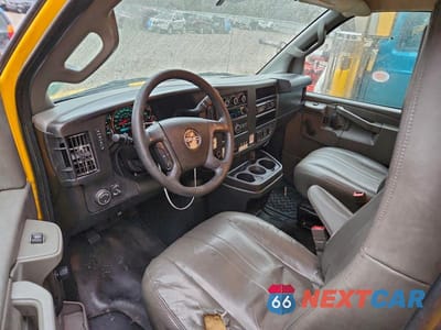 Zdjęcie 8 z 13 samochodu: 2017 GMC SAVANA CUTAWAY G3500 VIN:1GD37TCG0H1171769 - miniatura