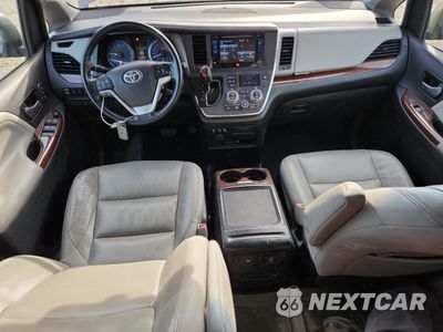 Zdjęcie 8 z 15 samochodu: 2017 TOYOTA SIENNA XLE VIN:5TDDZ3DC8HS172606 - miniatura