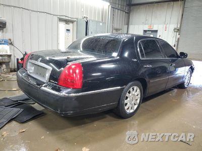 Trzecie zdjęcie samochodu z tyłu: 2010 LINCOLN TOWN CAR SIGNATURE LIMITED VIN:2LNBL8CV5AX750787 - miniatura