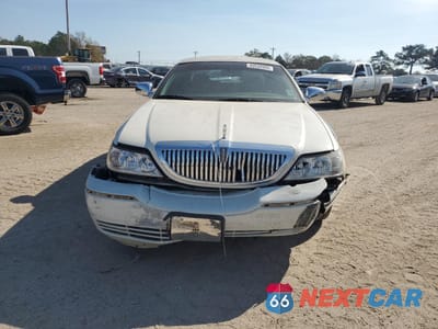 Piąte zdjęcie samochodu w środku: 2004 LINCOLN TOWN CAR ULTIMATE VIN:1LNHM83W84Y640336 - miniatura