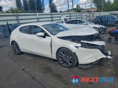 Czwarte zdjęcie samochodu z boku: 2021 MAZDA 3 SELECT VIN:JM1BPAKL2M1302035 - miniatura