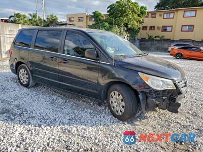 Czwarte zdjęcie samochodu z boku: 2012 VOLKSWAGEN ROUTAN S VIN:2C4RVAAG2CR393830 - miniatura