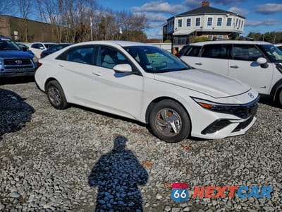 Czwarte zdjęcie samochodu z boku: 2025 HYUNDAI ELANTRA SE VIN:KMHLL4DG0SU077073 - miniatura