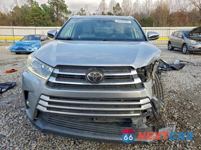 Piąte zdjęcie samochodu w środku: 2018 TOYOTA HIGHLANDER LIMITED VIN:5TDYZRFH8JS275298 - miniatura