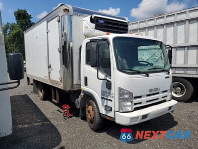 Czwarte zdjęcie samochodu z boku: 2015 ISUZU NPR HD REFRIGERATED DELIVERY TRUCK VIN:54DC4W1B6FS800461 - miniatura