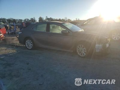 Czwarte zdjęcie samochodu z boku: 2022 TOYOTA CAMRY LE VIN:4T1C11AK8NU665336 - miniatura
