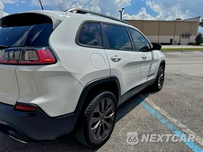 Czwarte zdjęcie samochodu z boku: 2021 JEEP CHEROKEE LATITUDE LUX VIN:1C4PJMMX8MD122310 - miniatura