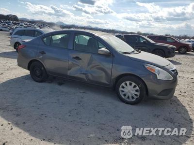 Czwarte zdjęcie samochodu z boku: 2017 NISSAN VERSA S VIN:3N1CN7AP9HL854229 - miniatura