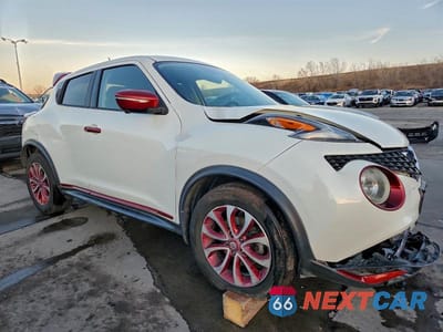 Czwarte zdjęcie samochodu z boku: 2015 NISSAN JUKE SV VIN:JN8AF5MV4FT554014 - miniatura