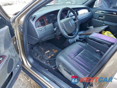 Zdjęcie 8 z 12 samochodu: 2011 LINCOLN TOWN CAR VIN:1L1FM88W67Y614291 - miniatura