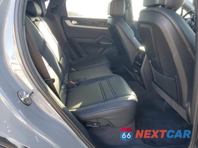 Zdjęcie 10 z 12 samochodu: 2025 PORSCHE CAYENNE COUPE VIN:WP1BA2AY2SDA32240 - miniatura