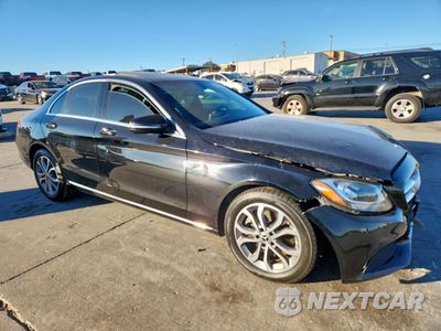 Czwarte zdjęcie samochodu z boku: 2018 MERCEDES-BENZ C 300 VIN:55SWF4JB5JU254031 - miniatura
