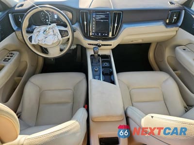 Zdjęcie 8 z 12 samochodu: 2018 VOLVO XC60 T5 VIN:LYV102RK4JB069959 - miniatura