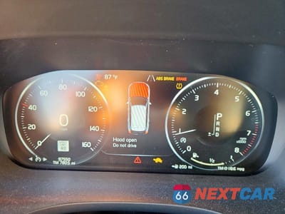 Zdjęcie 9 z 12 samochodu: 2018 VOLVO XC60 T5 VIN:LYV102RK4JB069959 - miniatura