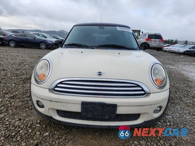 Piąte zdjęcie samochodu w środku: 2010 MINI COOPER VIN:WMWMF3C52ATU77440 - miniatura