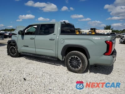 Drugie zdjęcie samochodu z przodu: 2025 TOYOTA TUNDRA SR5 VIN:5TFLA5DB5SX324025 - miniatura