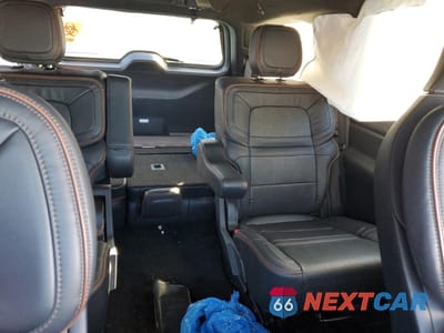 Zdjęcie 10 z 13 samochodu: 2023 LINCOLN NAVIGATOR BLACK LABEL VIN:5LMJJ2TG6PEL00217 - miniatura