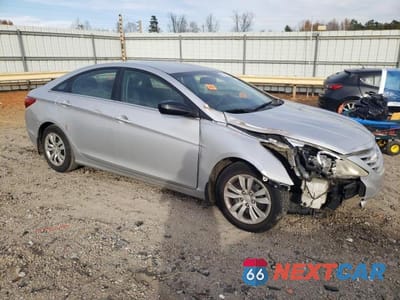 Czwarte zdjęcie samochodu z boku: 2011 HYUNDAI SONATA GLS VIN:5NPEB4AC9BH171206 - miniatura