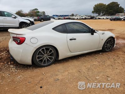 Trzecie zdjęcie samochodu z tyłu: 2017 TOYOTA 86 BASE VIN:JF1ZNAA12H8711417 - miniatura