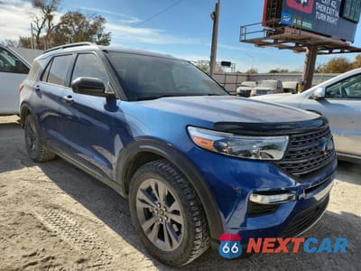 Czwarte zdjęcie samochodu z boku: 2022 FORD EXPLORER XLT VIN:1FMSK8DH0NGA90942 - miniatura