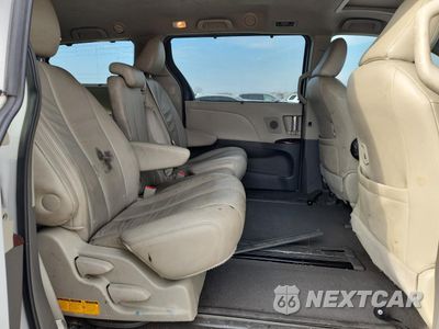 Zdjęcie 11 z 15 samochodu: 2011 TOYOTA SIENNA XLE VIN:5TDYK3DC7BS096972 - miniatura