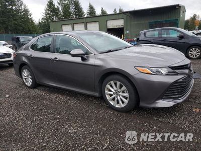 Czwarte zdjęcie samochodu z boku: 2018 TOYOTA CAMRY L VIN:4T1B11HK9JU136683 - miniatura