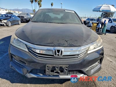 Piąte zdjęcie samochodu w środku: 2017 HONDA ACCORD SPORT VIN:1HGCR2F54HA055463 - miniatura