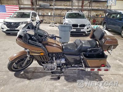 Trzecie zdjęcie samochodu z tyłu: 1982 HONDA GL1100 A VIN:1HFSC0227CA228855 - miniatura