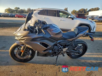 Trzecie zdjęcie samochodu z tyłu: 2021 KAWASAKI EX650 N VIN:ML5EXEN14MDA25172 - miniatura