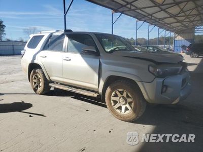 Czwarte zdjęcie samochodu z boku: 2015 TOYOTA 4RUNNER SR5/SR5 PREMIUM VIN:JTEBU5JR6F5238739 - miniatura
