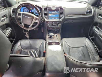 Zdjęcie 8 z 14 samochodu: 2014 CHRYSLER 300C VIN:2C3CCAEG1EH190057 - miniatura