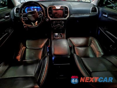 Zdjęcie 8 z 11 samochodu: 2019 CHRYSLER 300 LIMITED VIN:2C3CCAKG0KH534364 - miniatura