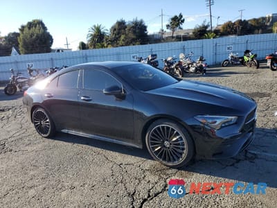 Czwarte zdjęcie samochodu z boku: 2025 MERCEDES-BENZ CLA 250 VIN:W1K5J4GB0SN516405 - miniatura