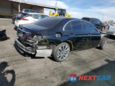 Trzecie zdjęcie samochodu z tyłu: 2021 MERCEDES-BENZ E 350 VIN:W1KZF8DB9MA920747 - miniatura