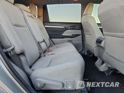 Zdjęcie 11 z 13 samochodu: 2017 TOYOTA HIGHLANDER LE VIN:5TDZARFH8HS030698 - miniatura