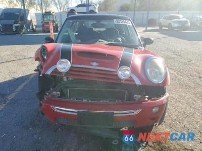Piąte zdjęcie samochodu w środku: 2004 MINI COOPER S VIN:WMWRE33484TD85739 - miniatura