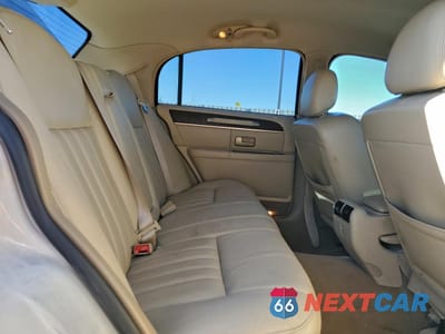 Zdjęcie 10 z 14 samochodu: 2007 LINCOLN TOWN CAR SIGNATURE VIN:1LNHM81V87Y605102 - miniatura
