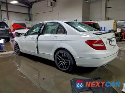 Drugie zdjęcie samochodu z przodu: 2013 MERCEDES-BENZ C 300 4MATIC VIN:WDDGF8AB5DR263930 - miniatura