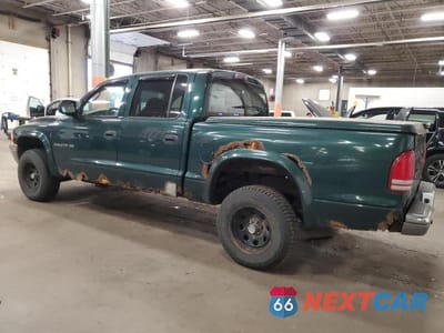 Drugie zdjęcie samochodu z przodu: 2002 DODGE DAKOTA QUAD SLT VIN:1B7HG48N52S661939 - miniatura