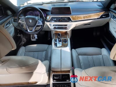 Zdjęcie 8 z 12 samochodu: 2017 BMW 740 I VIN:WBA7E2C51HG740336 - miniatura