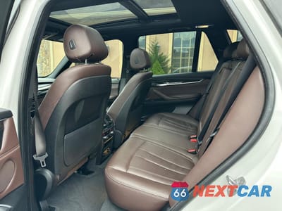 Zdjęcie 9 z 12 samochodu: 2018 BMW X5 XDR40E VIN:5UXKT0C59J0W00863 - miniatura